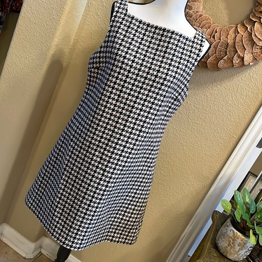 Theory Tweed Shift Dress . Houndstooth . Size 12